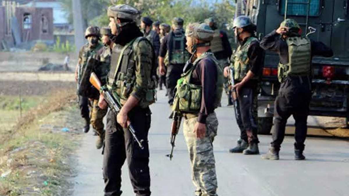 जम्मू-कश्मीर के उरी सेक्टर में अभियान के दौरान एक आतंकवादी का शव बरामद